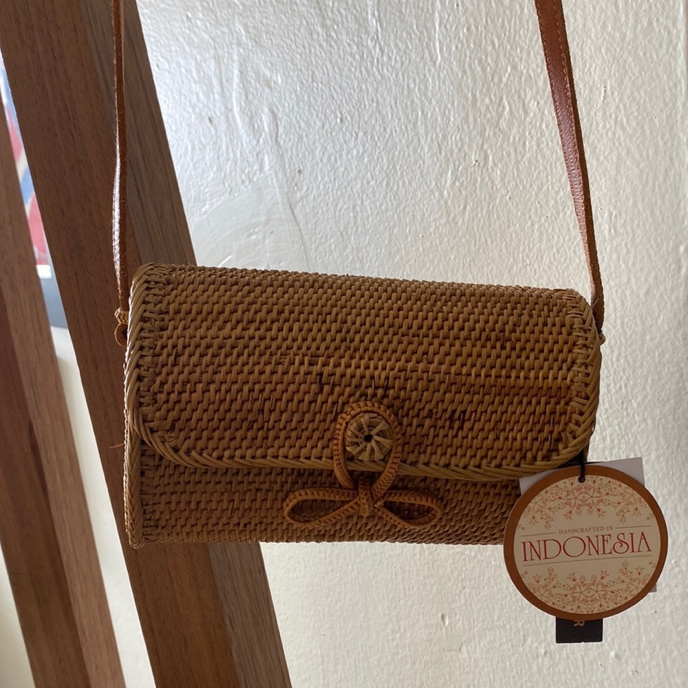 NWTs Beautifully handcrafted Indonesian rattan cross-body purse.